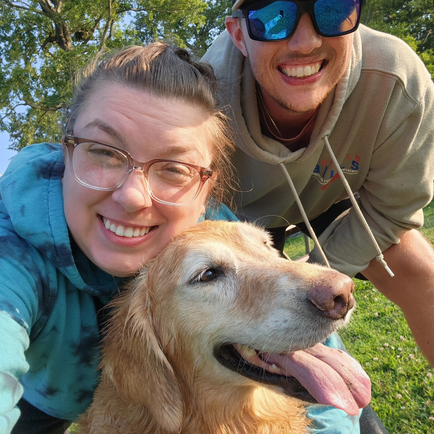 Kaycee and her husband with their Golden Retriever Nillie